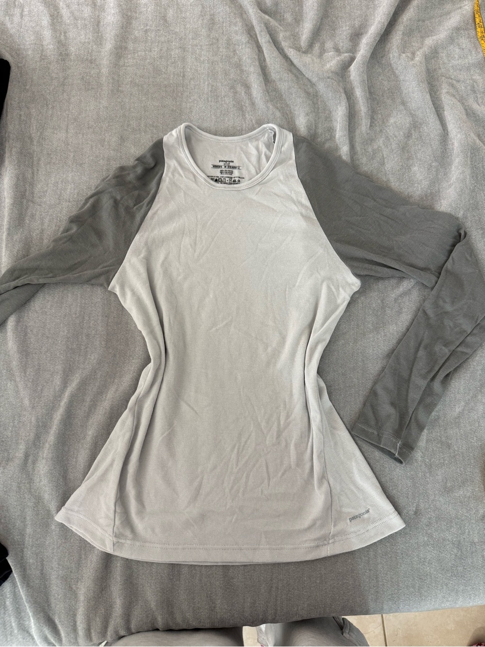 Patagonia Women's Long-Sleeve Raglan Top in Light Gray Capilene 2 Lightweight
